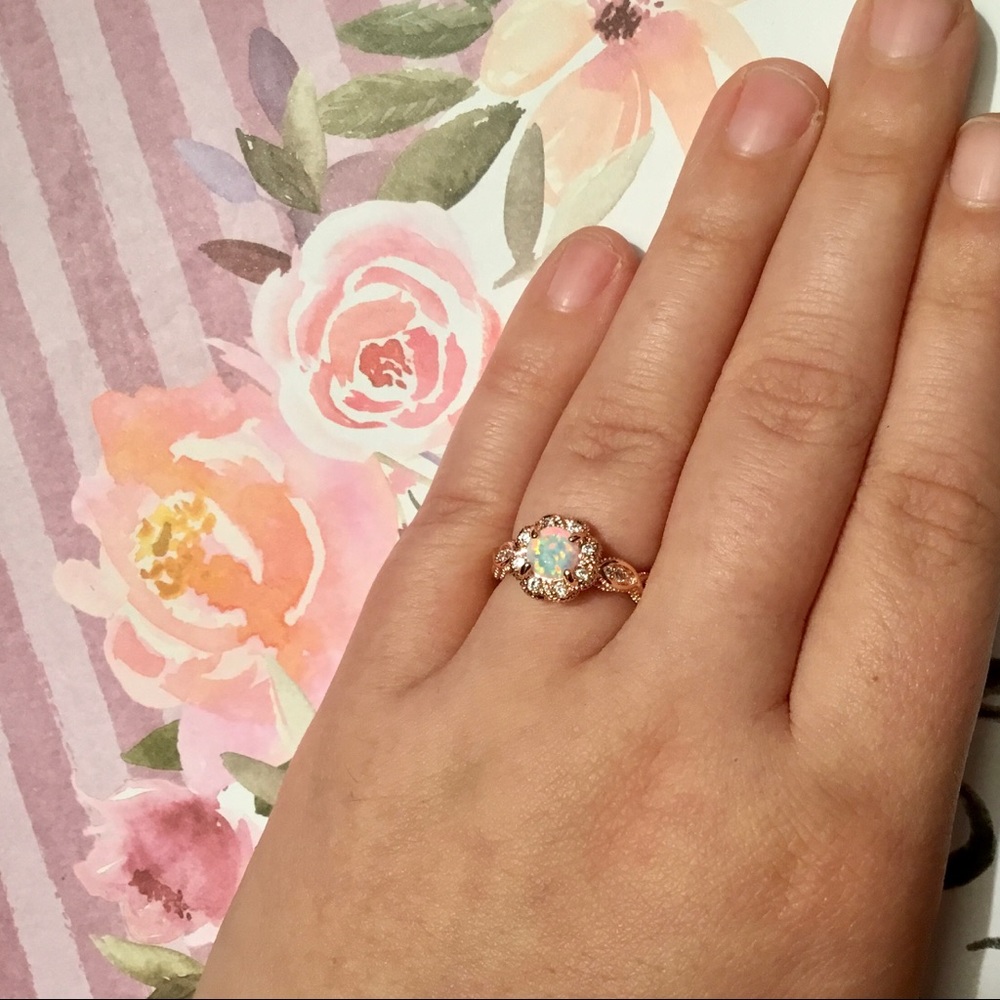 HP 🎉Round Opal Halo Twist Ring In Rose Gold NWOT - Picture 3 of 11
